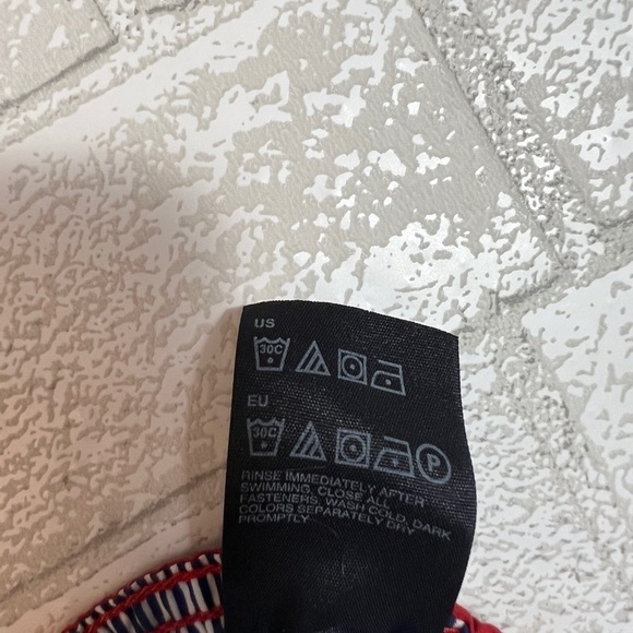 Tommy Hilfiger Men's 8" Inseam Solid Red Swim Trunks - Picture 7 of 7